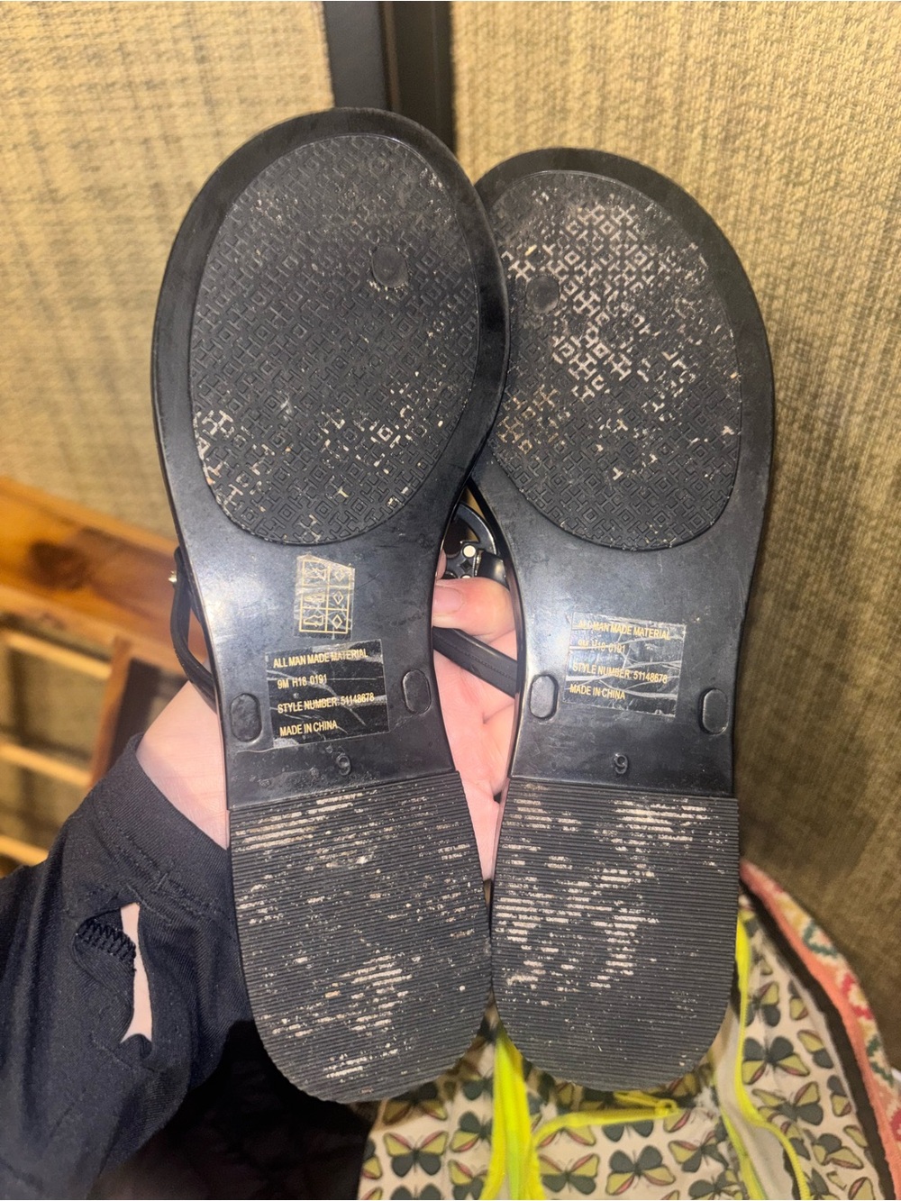 Tory Burch Mini Miller jelly thong sandals in black with a gold logo size 9 - Picture 2 of 4